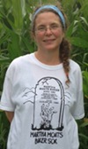 Johanna Lockner models run shirt